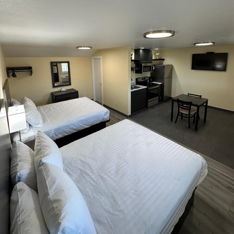 Relax Inn Of Medford Exterior photo