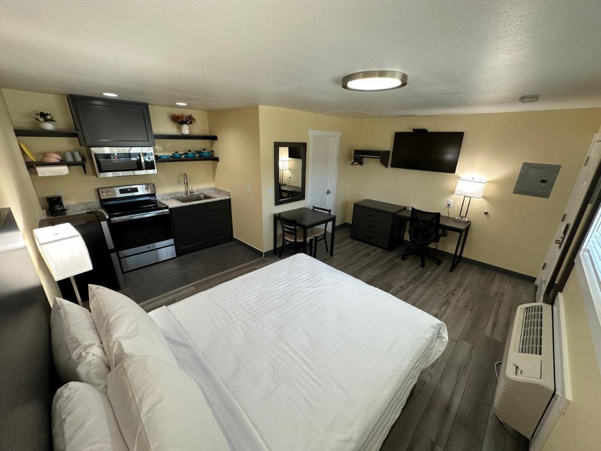 Relax Inn Of Medford Exterior photo