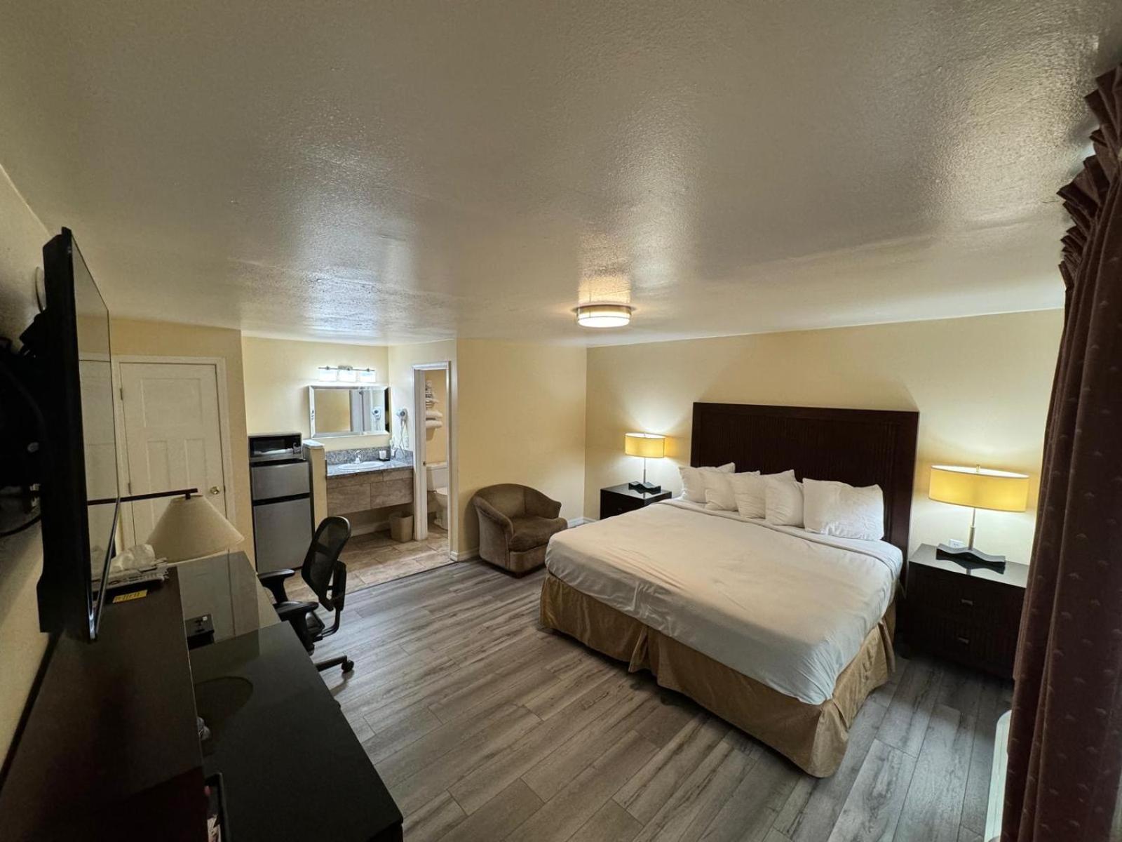 Relax Inn Of Medford Exterior photo