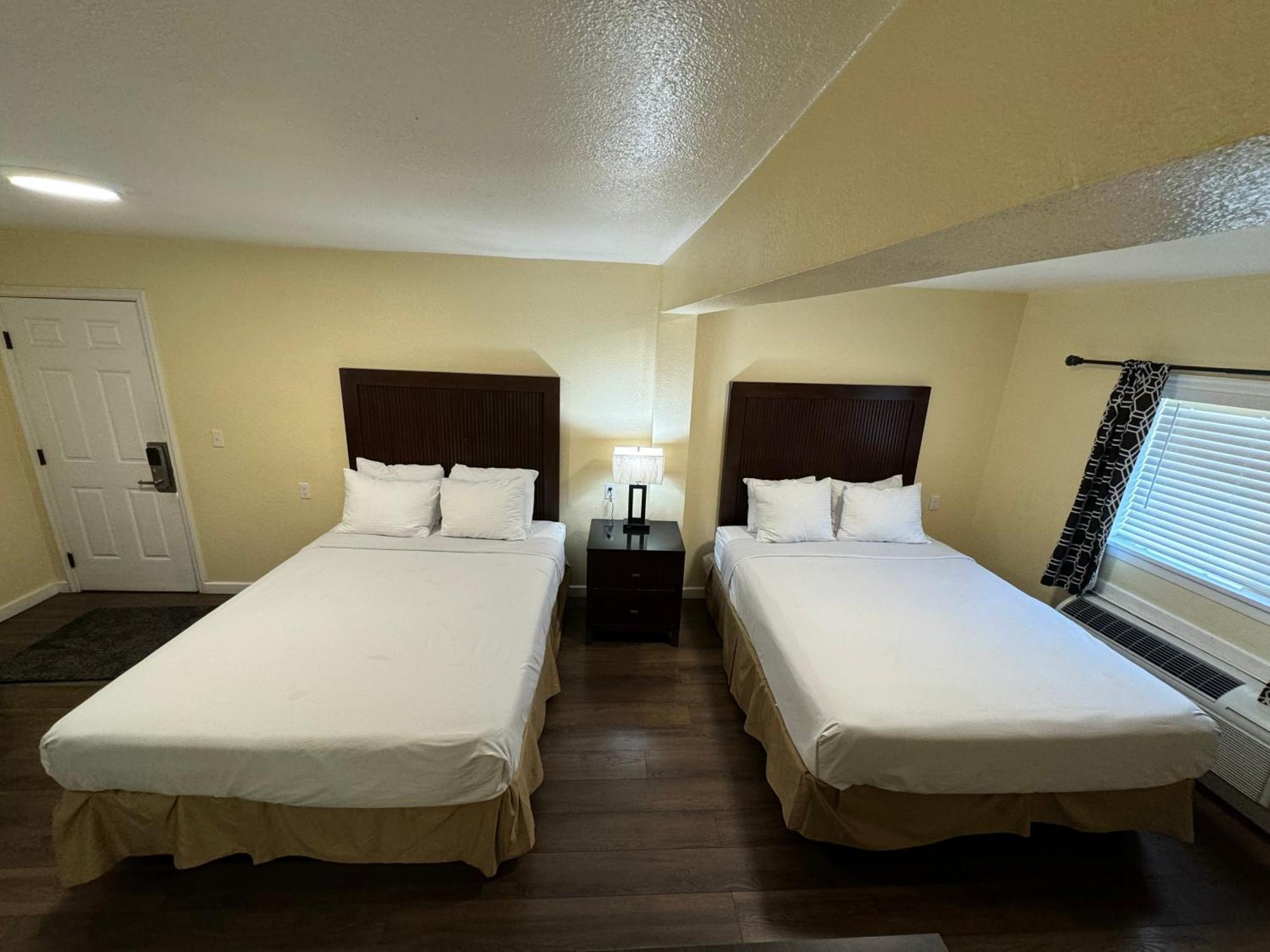 Relax Inn Of Medford Exterior photo
