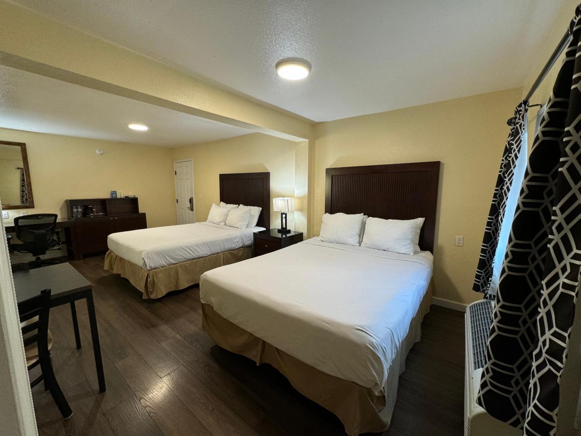 Relax Inn Of Medford Exterior photo